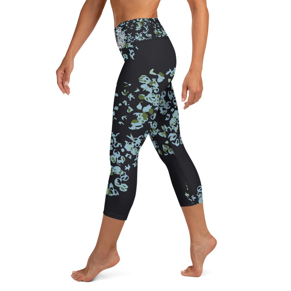 Yoga Capri Leggings- navy hydrangea