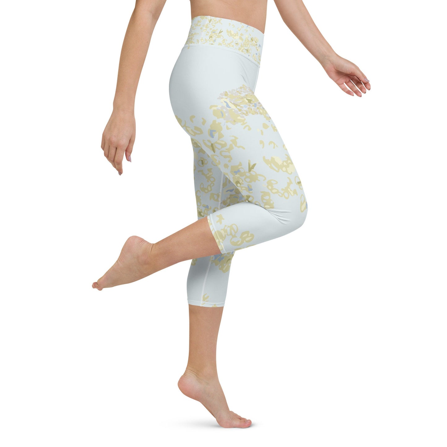 Yoga Capri Leggings- light blue Hydrangeas