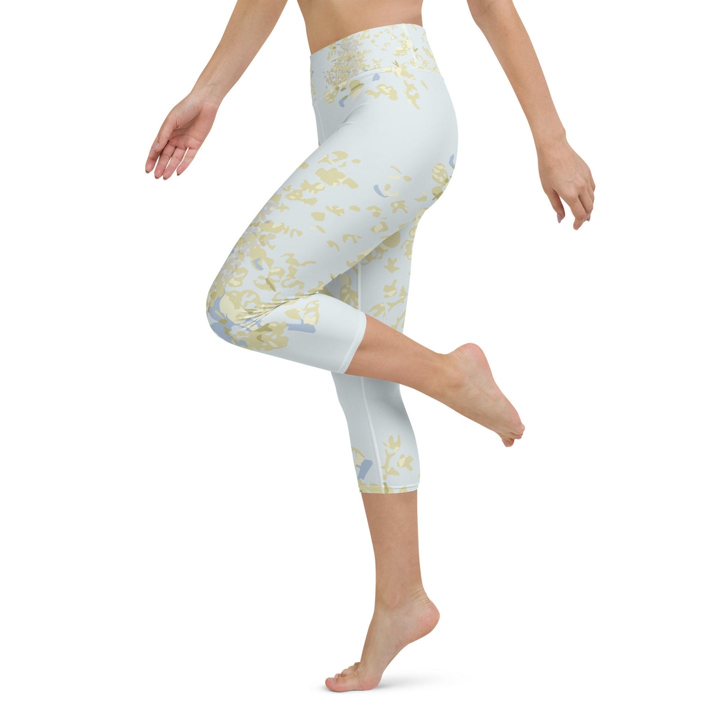 Yoga Capri Leggings- light blue Hydrangeas